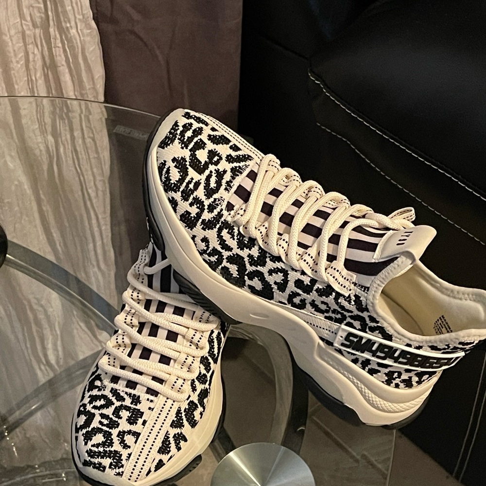 Steve Madden super cute maxima leopard print sneaker.